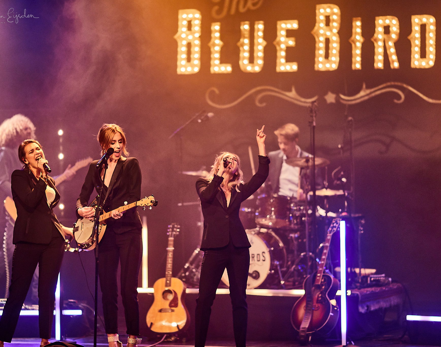 Elske, Krystl en Rachèl bundelen hun krachten en liefde voor countrymuziek in een prachtig eerbetoon aan de mooiste americana en country songs.