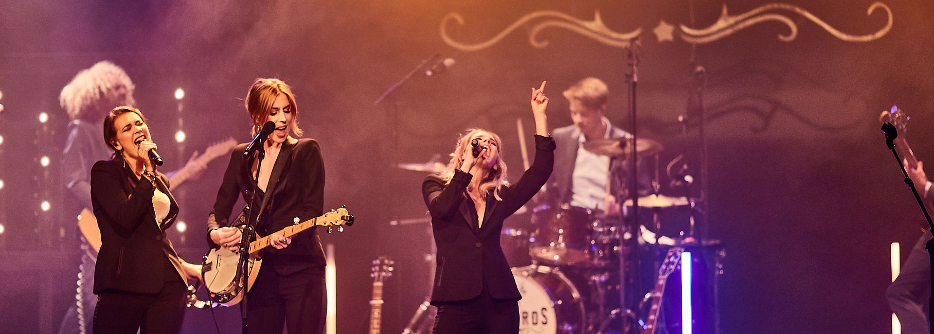 Elske, Krystl en Rachèl bundelen hun krachten en liefde voor countrymuziek in een prachtig eerbetoon aan de mooiste americana en country songs.