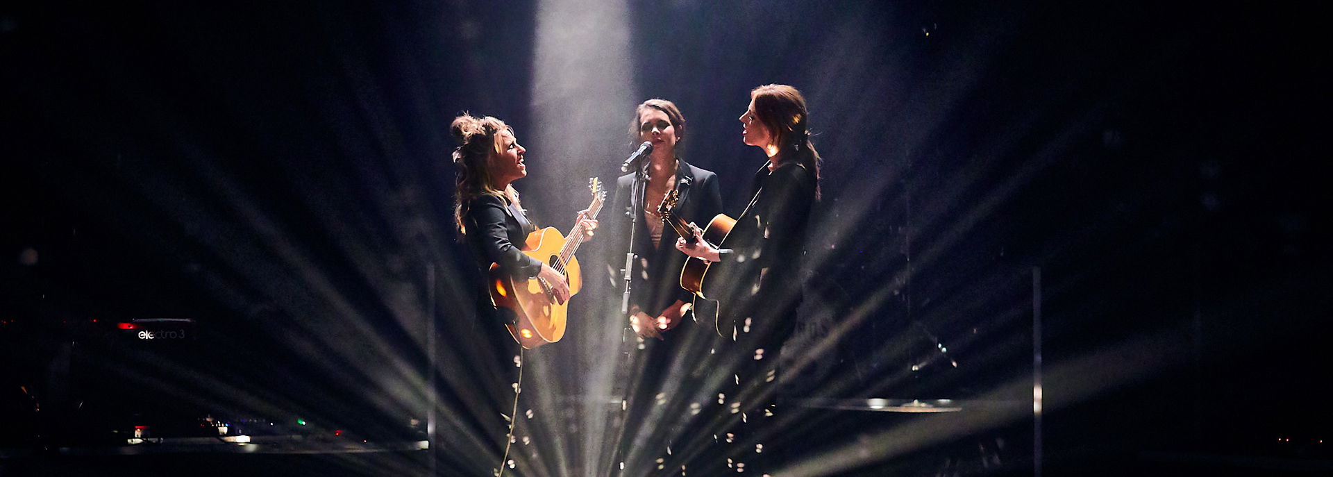 Elske, Krystl en Rachèl bundelen hun fantastische stemmen, krachtige persoonlijkheden en gemeenschappelijke liefde voor countrymuziek in een prachtig eerbetoon aan de mooiste americana en country songs. Van bekende hits tot onbekende pareltjes en eigen werk van hun lovend ontvangen debuut Sisters. 