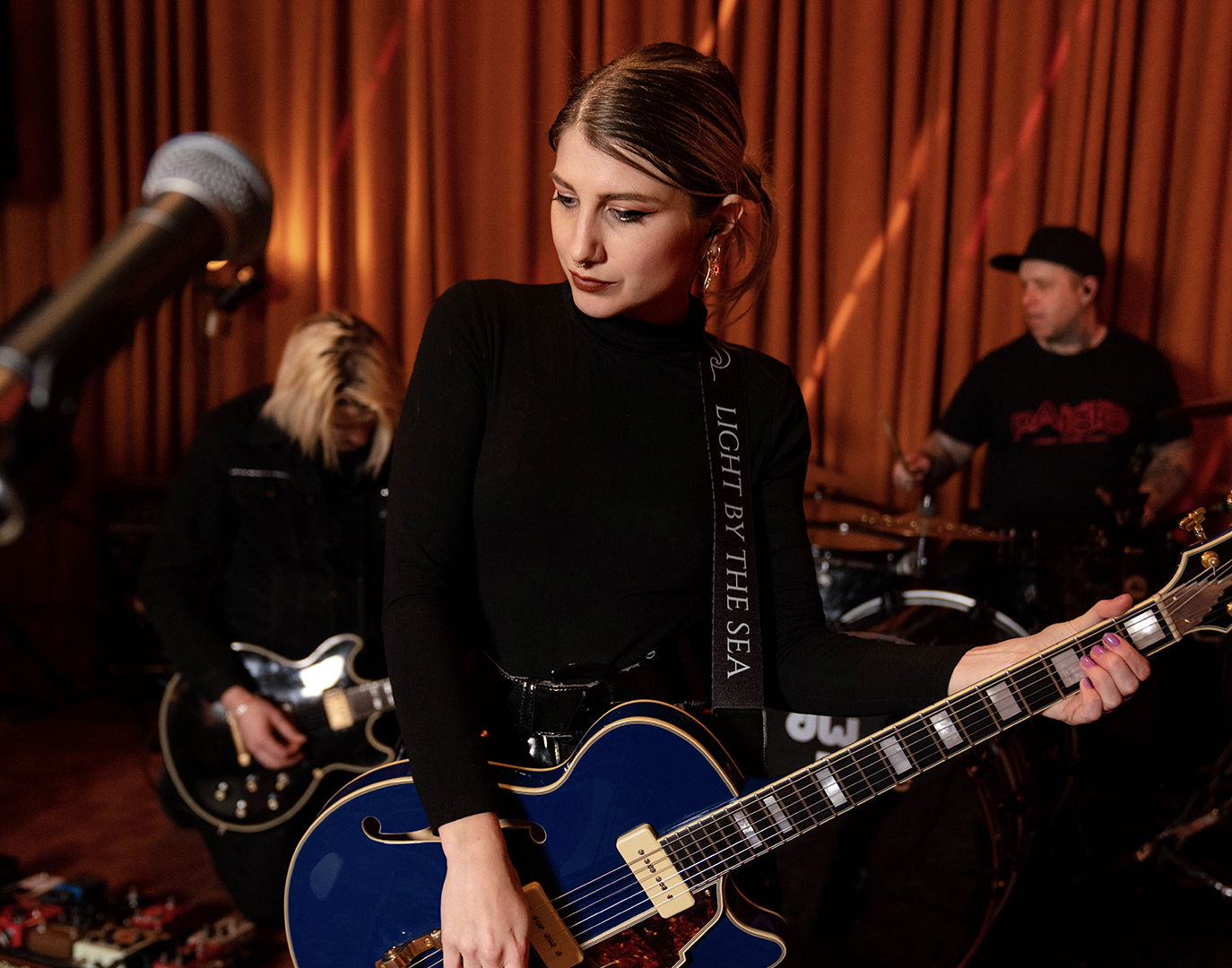 Light By The Sea  - Plays The Crannberries - Het Podium