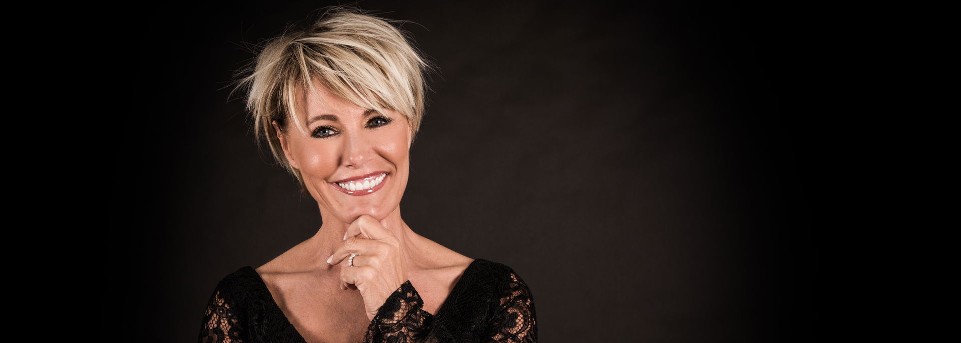 Dana Winner is terug in het theater met een persoonlijk, muzikaal verhaal over haar leven, anno 2020. Met Nederlandstalige en Engelstalige hits en nieuw werk van haar nog te verschijnen album. 