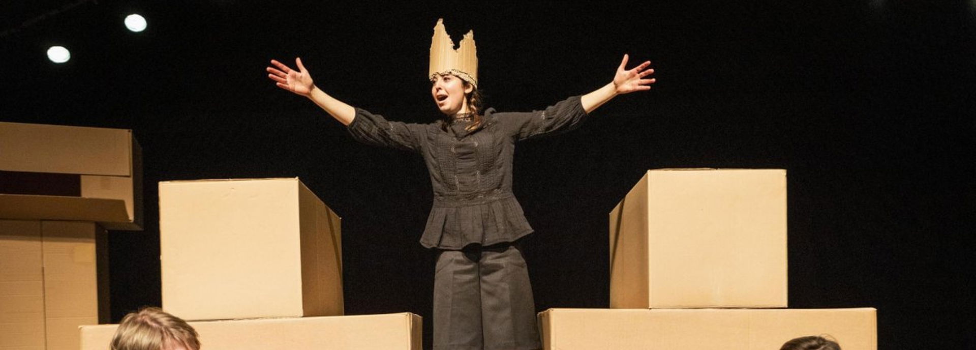 Koning van karton op Jeugdtheaterdag 2022