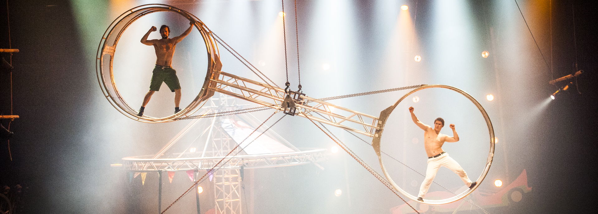 Race Horse Company presenteert een nieuwe circus show: Super Sunday!