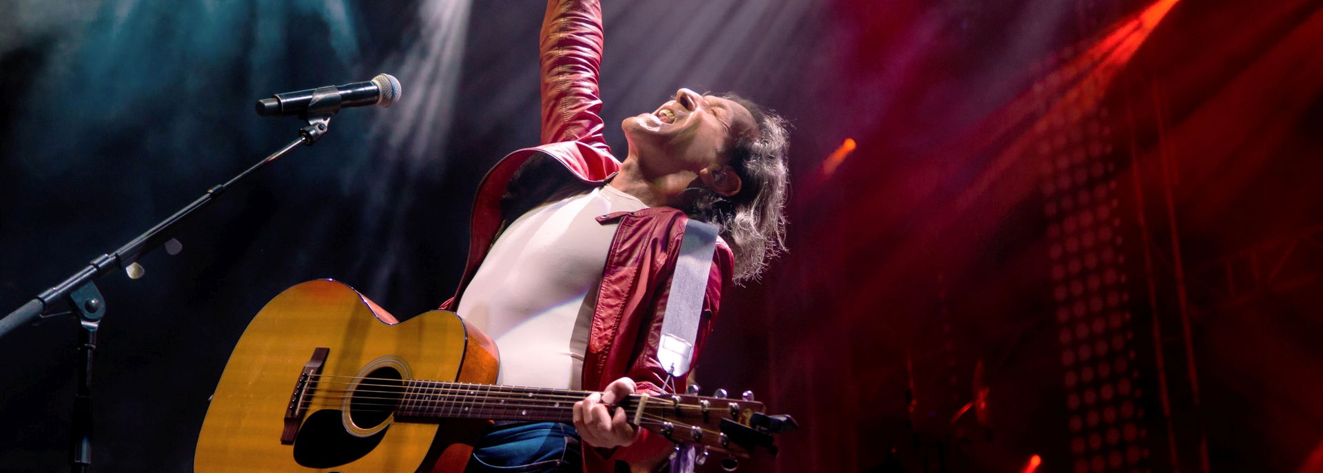 Eén van ’s werelds grootste songwriters is terug in Hoogeveen: Albert Hammond! In meer dan vijftig jaar tijd schreef hij de ene hit na de andere, met meer dan 360 miljoen verkochte albums wereldwijd als gevolg. Nu komt hij samen met zijn band voor een 2,5 uur durende show