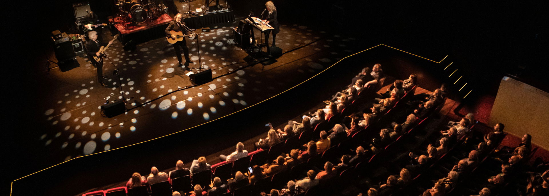 Volle Passagezaal - Anouk Schamper Fotografie - 2024 in De Tamboer