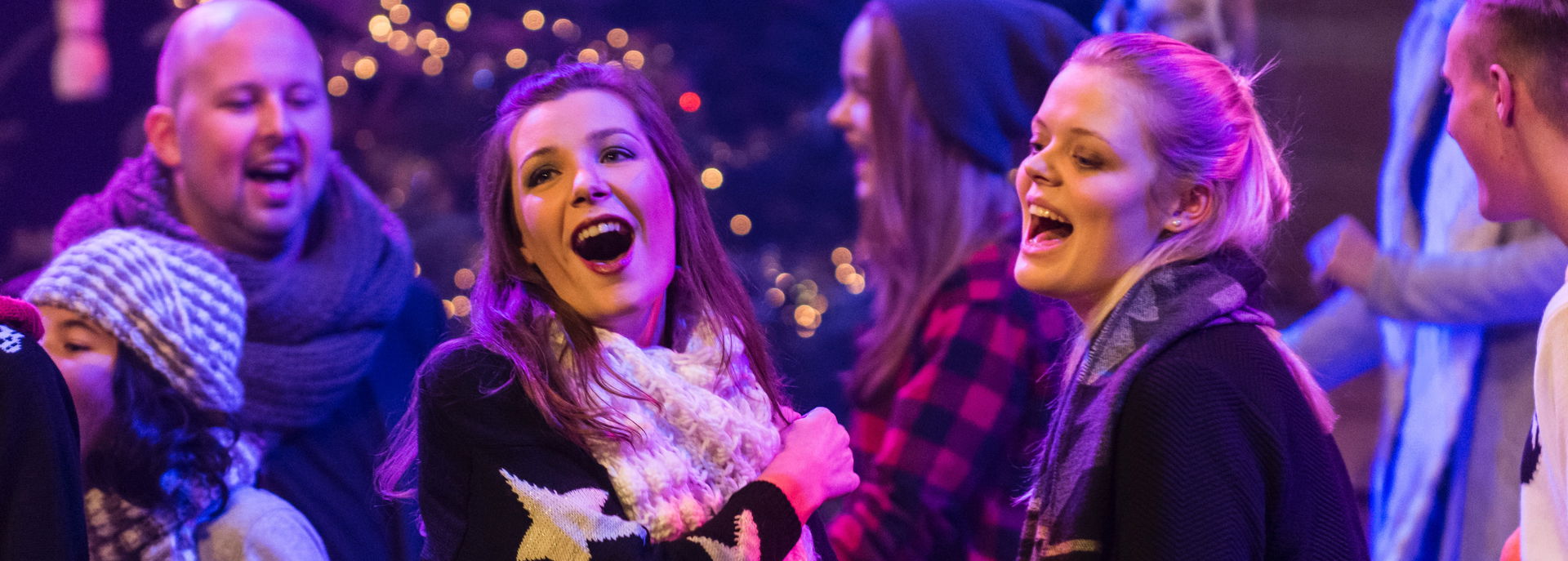 Via de formule Stadsprogrammering van Theater De Tamboer is het podium voor iedereen. Van solo en duo acts tot groepen, van het Kerst Musical Concert van Scala tot het School Musical Festival. 