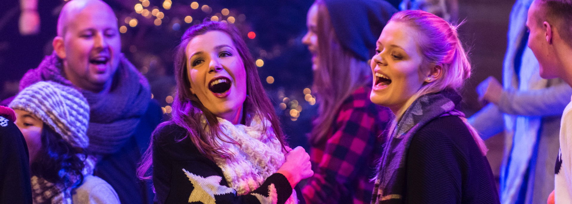 Via de formule Stadsprogrammering van Theater De Tamboer is het podium voor iedereen. Van solo en duo acts tot groepen, van het Kerst Musical Concert van Scala tot het School Musical Festival. 