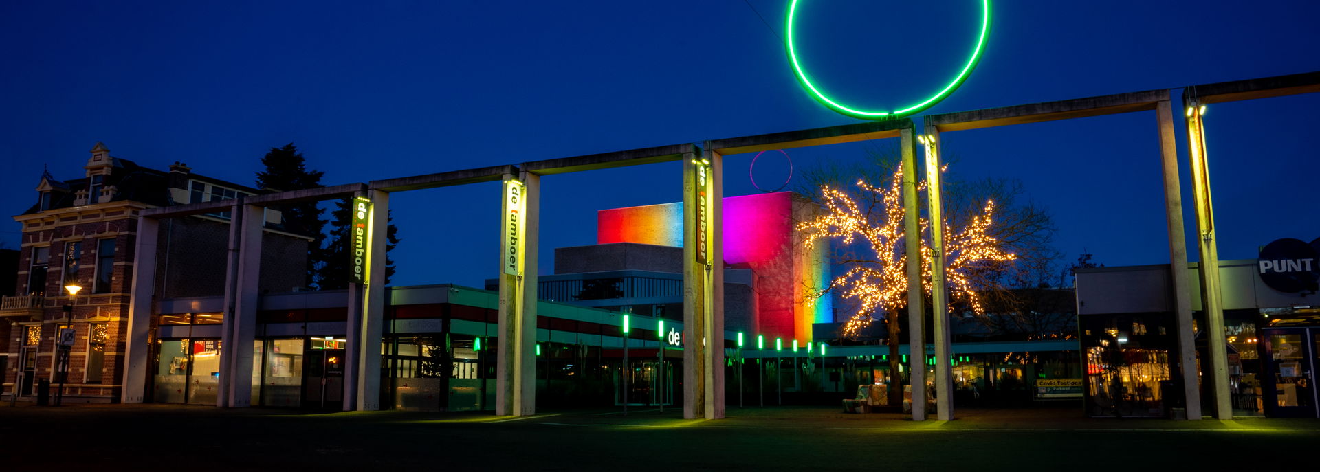 De Tamboer gebouw in kleur