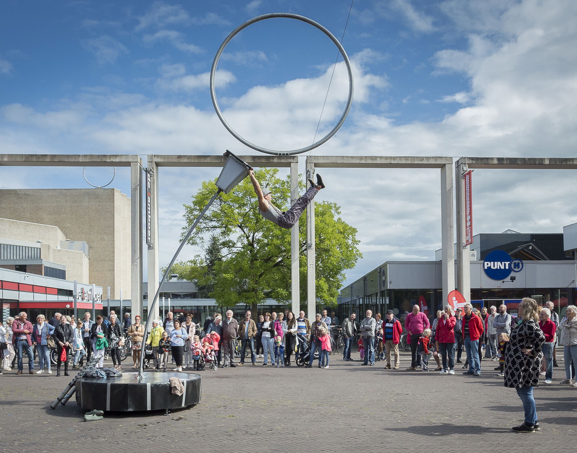 De Vrienden van De Tamboer leveren jaarlijks een bijdrage aan de programmering van het theater, bijvoorbeeld op het culturele openingsfestival Uitdagend Hoogeveen.