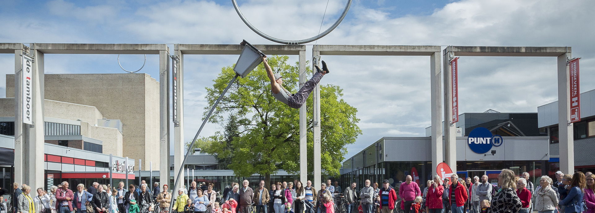 De Vrienden van De Tamboer leveren jaarlijks een bijdrage aan de programmering van het theater, bijvoorbeeld op het culturele openingsfestival Uitdagend Hoogeveen.