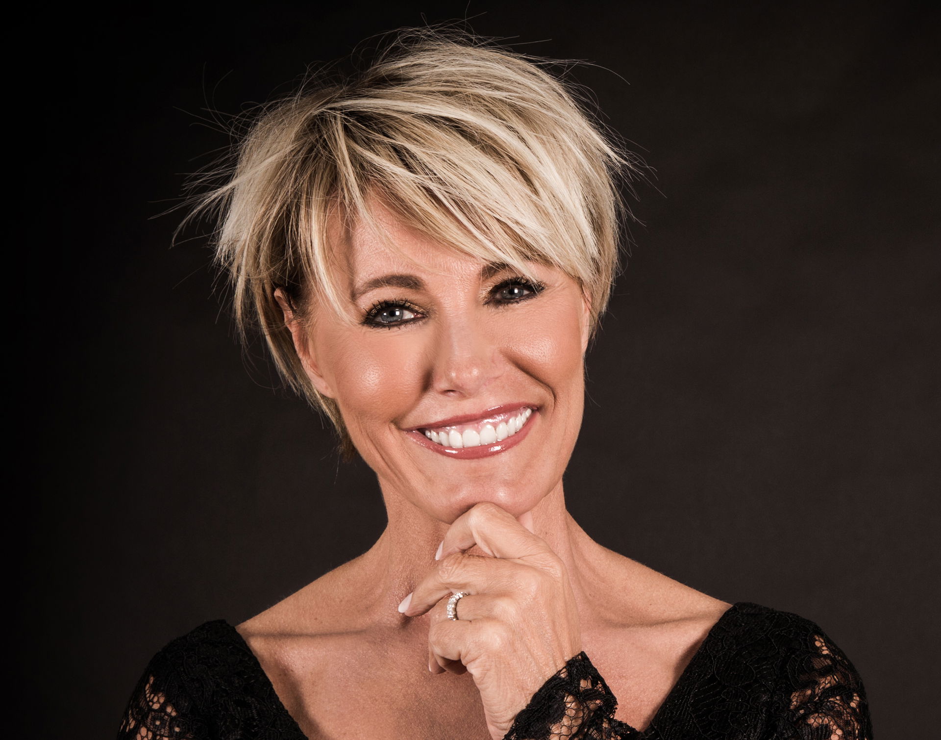 Dana Winner is terug in het theater met een persoonlijk, muzikaal verhaal over haar leven, anno 2020. Met Nederlandstalige en Engelstalige hits en nieuw werk van haar nog te verschijnen album. 